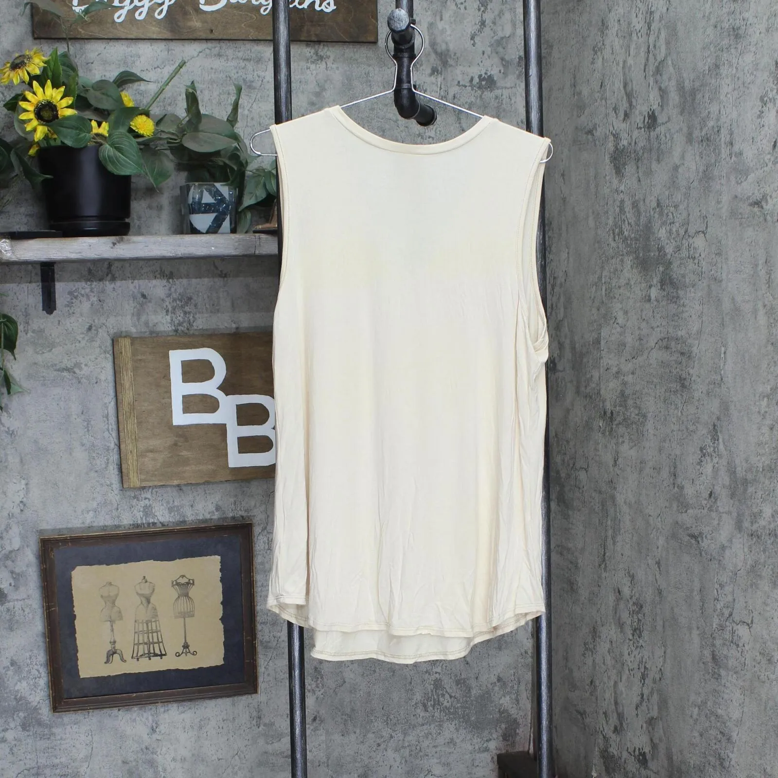 24seven Comfort Apparel Plus Size V-neck Sleeveless Rounded Hemline Top P0202070