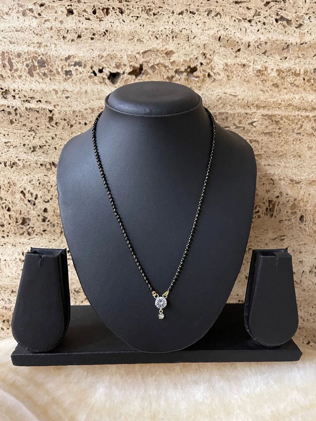 American Single Diamond Fancy Short Mangalsutra Designs Round Pendant Simple Black Beads Chain
