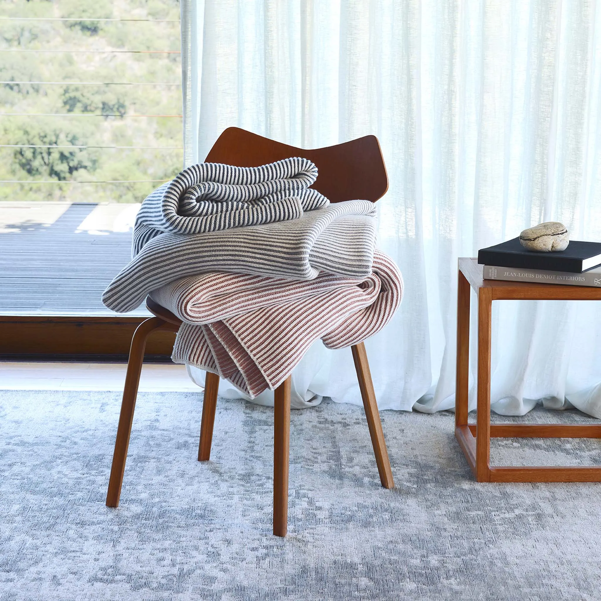anamar throw