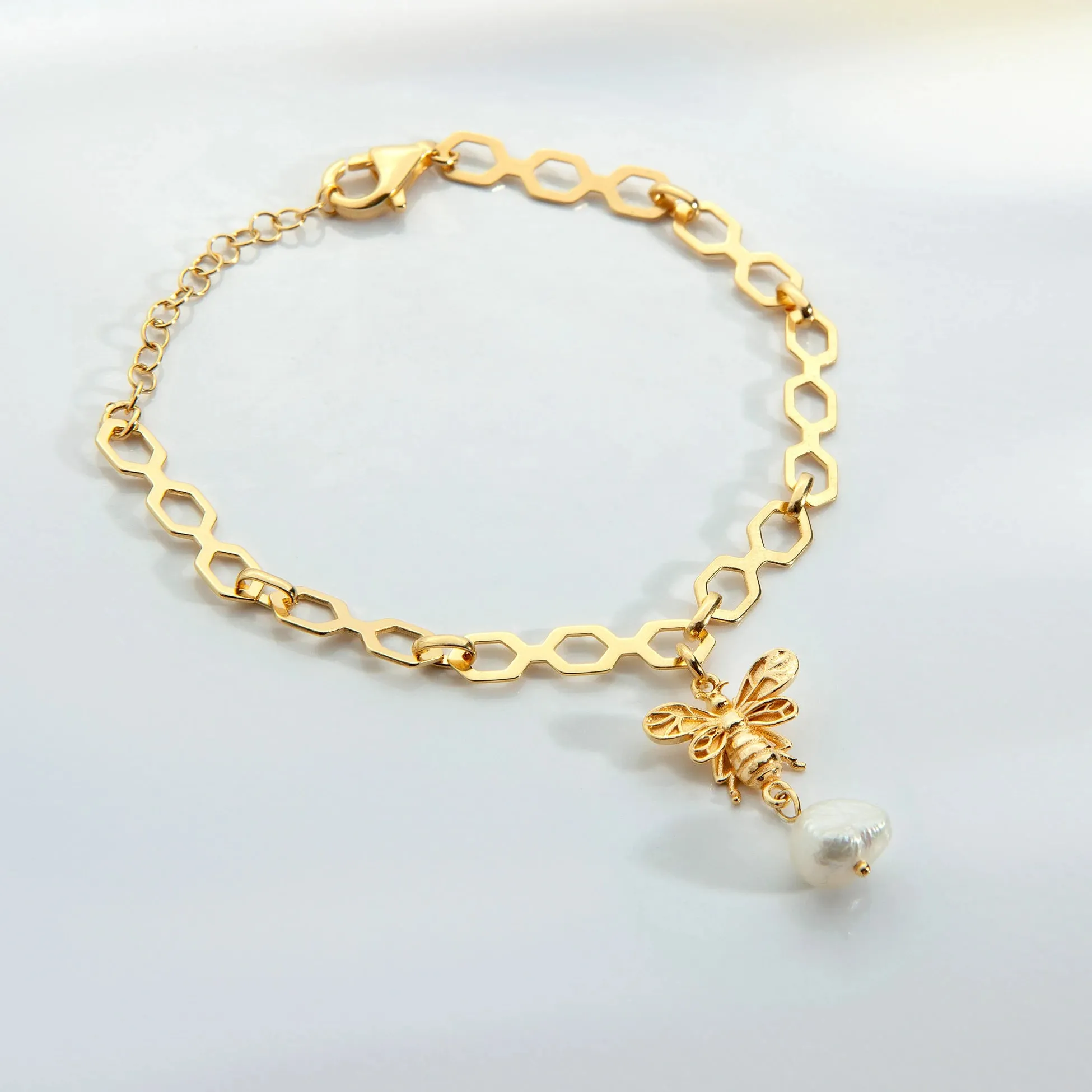 Bee Bracelet – Gold-Plated Silver with Freshwater Pearl