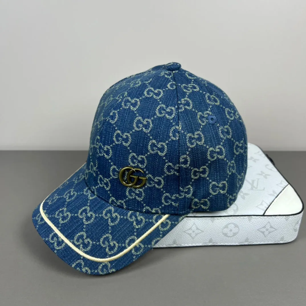 Embroidered hats in two colors