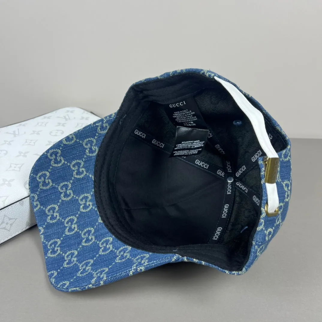 Embroidered hats in two colors