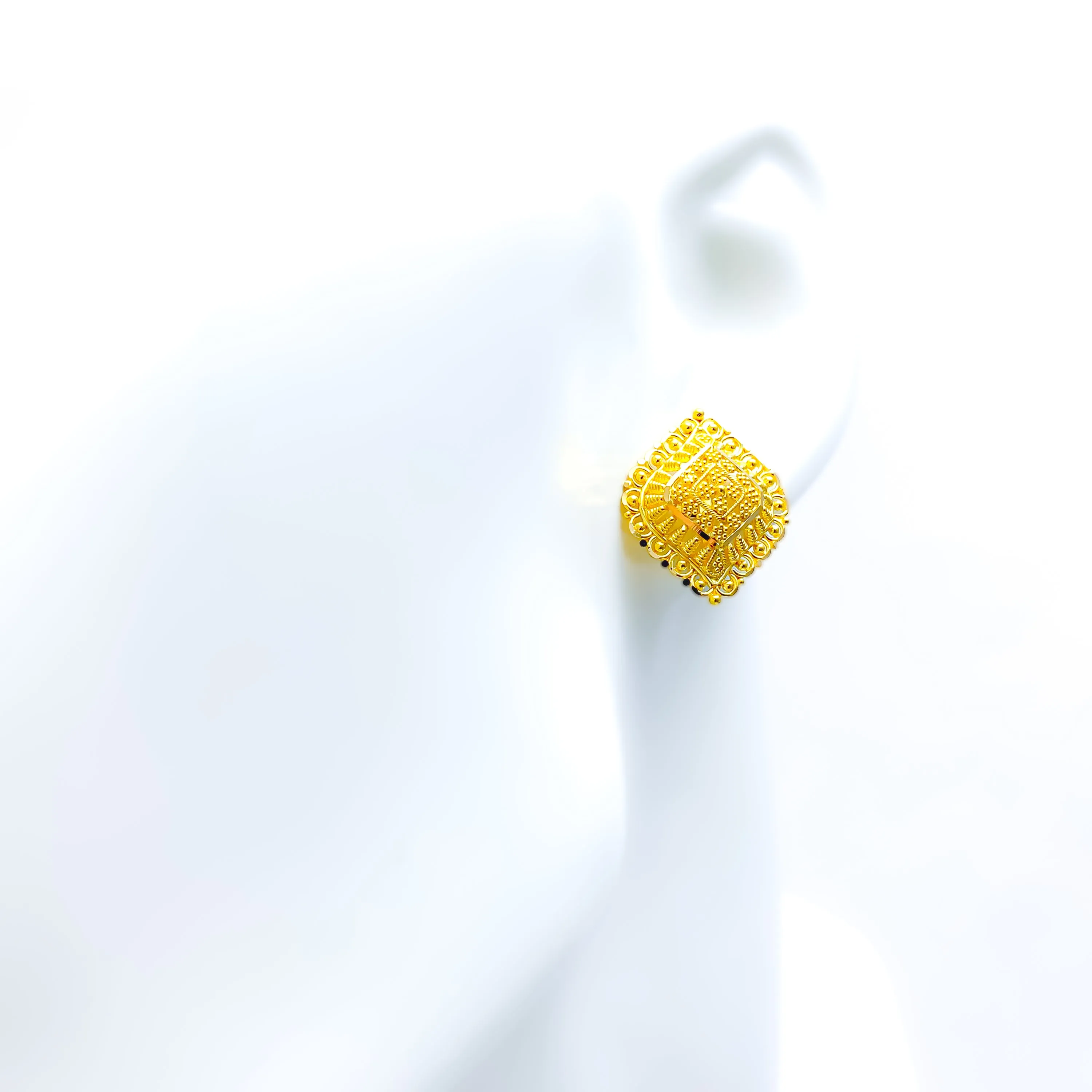 Graceful Dressy  2k Gold Earrings