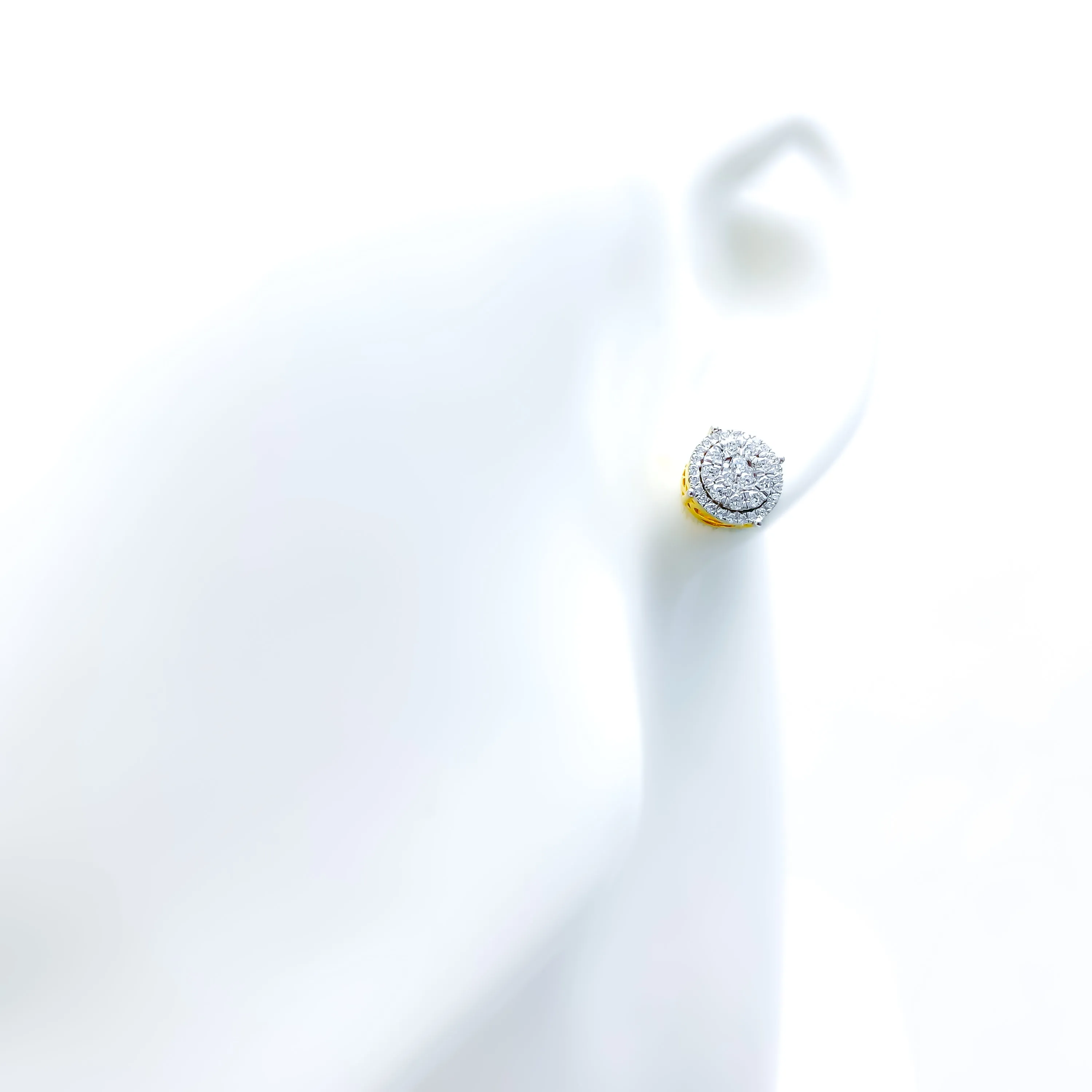 Graceful Glowing 18K Gold   Diamond Earrings