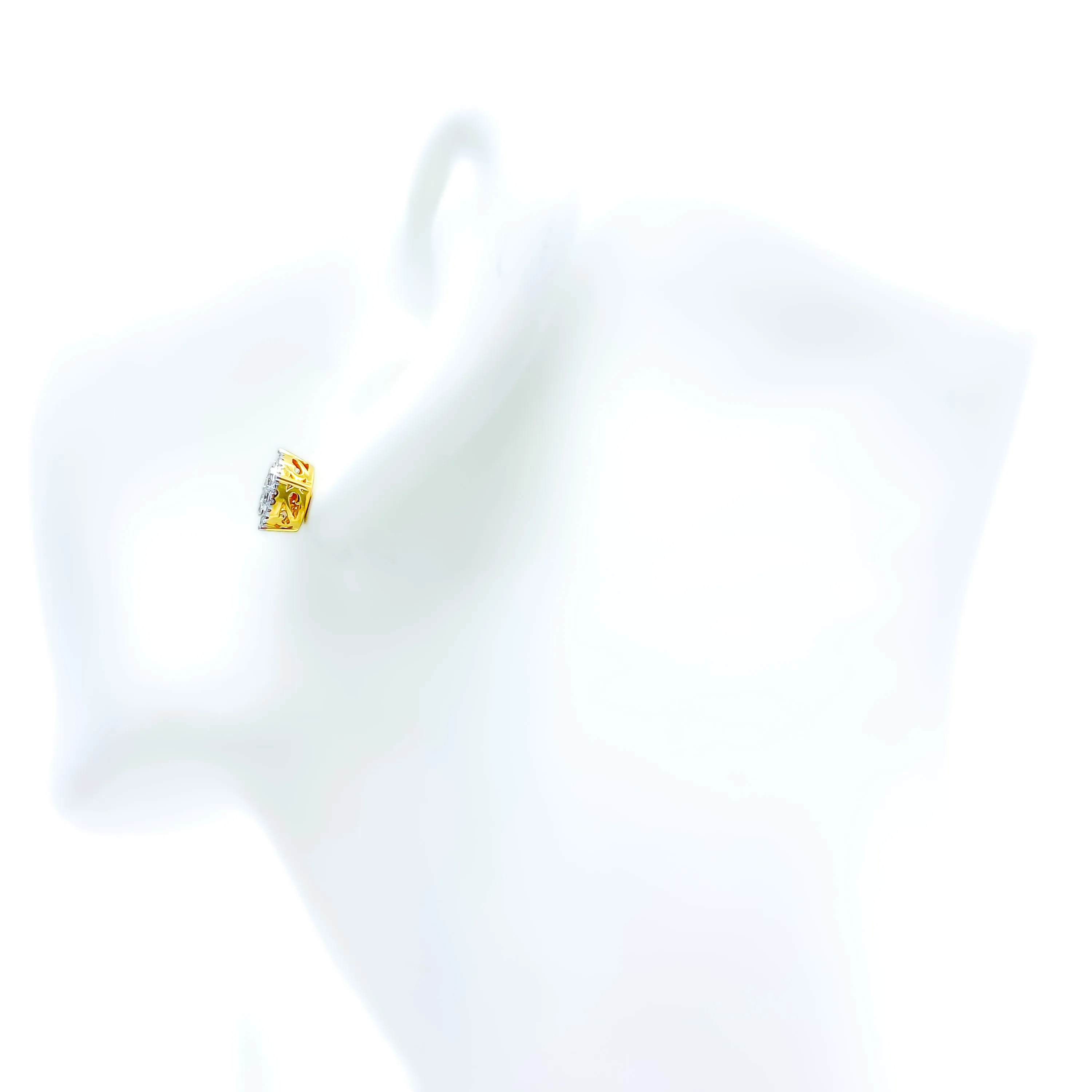 Graceful Glowing 18K Gold   Diamond Earrings