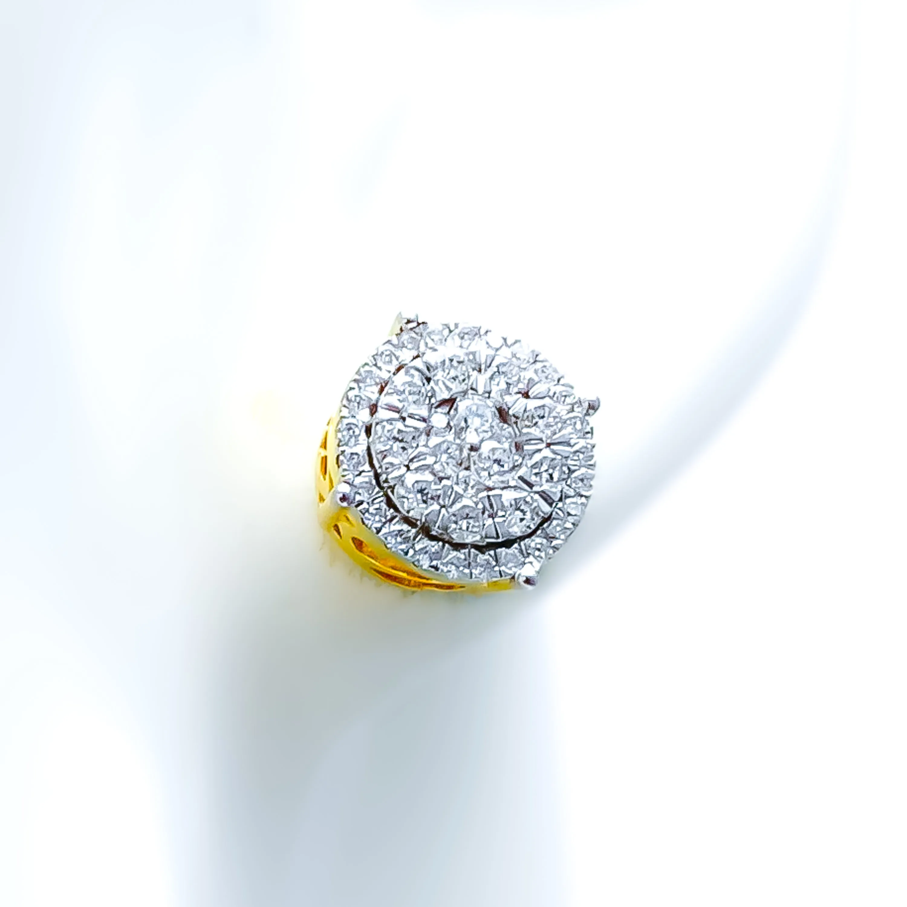 Graceful Glowing 18K Gold   Diamond Earrings
