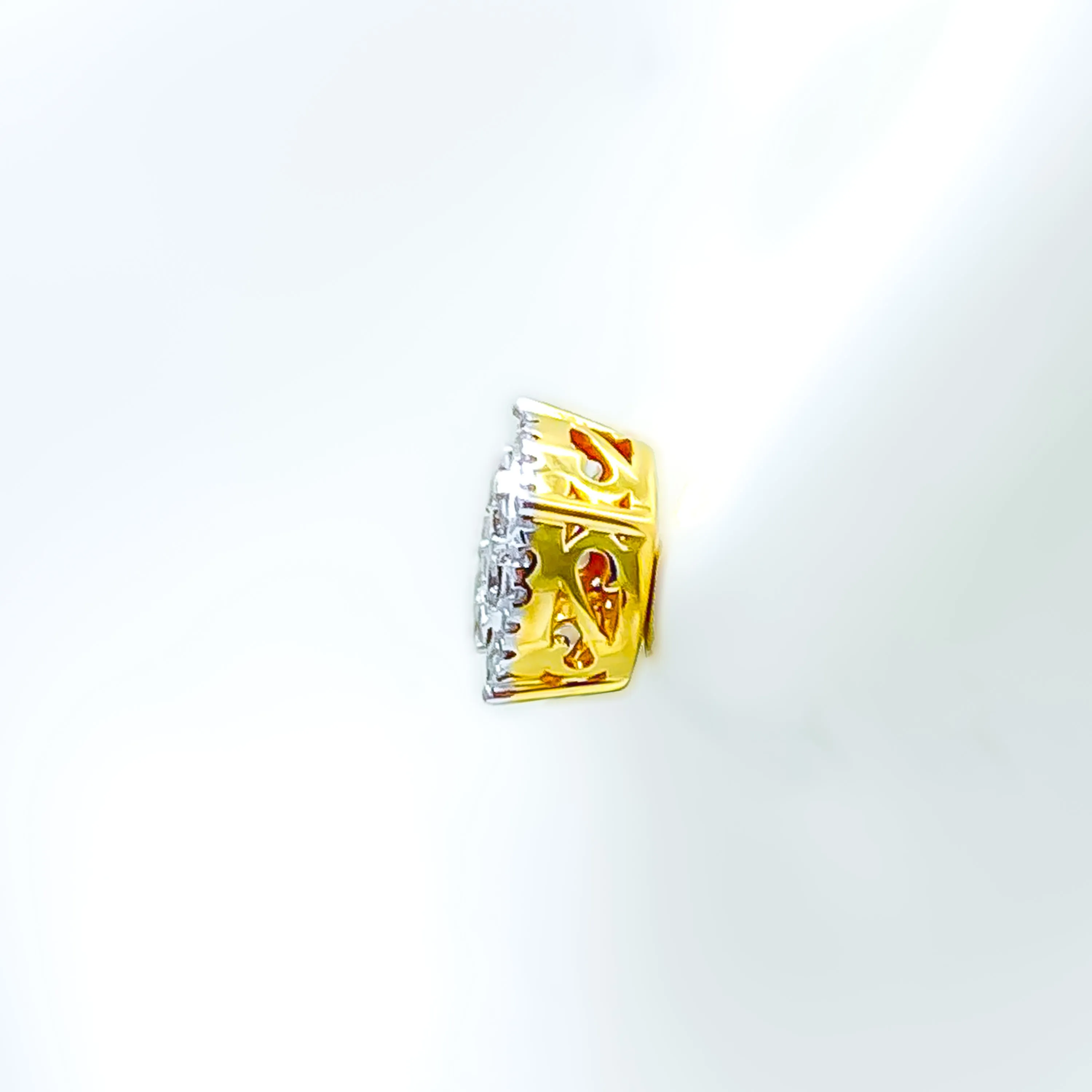 Graceful Glowing 18K Gold   Diamond Earrings