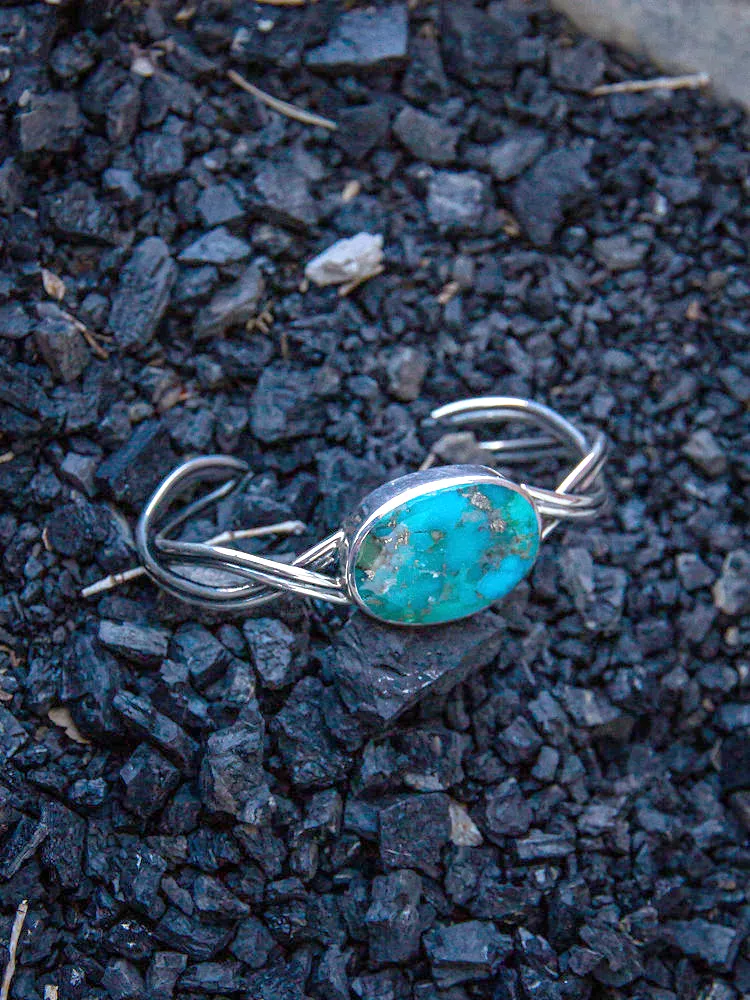 Graceful Twisted Band Bracelet with Natural Tq Stone