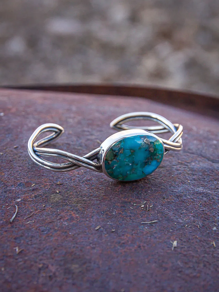 Graceful Twisted Band Bracelet with Natural Tq Stone