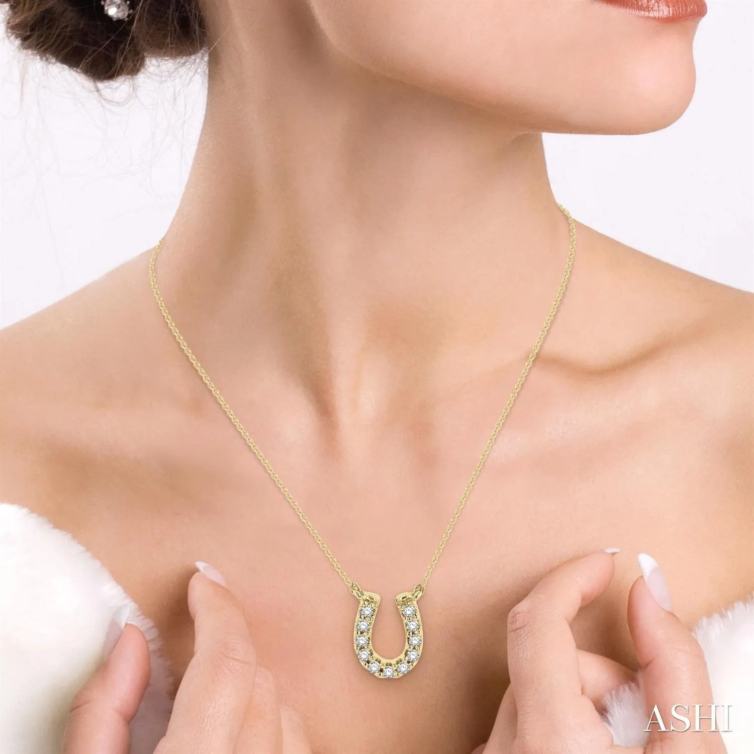 Horse Shoe Petite Diamond Fashion Pendant