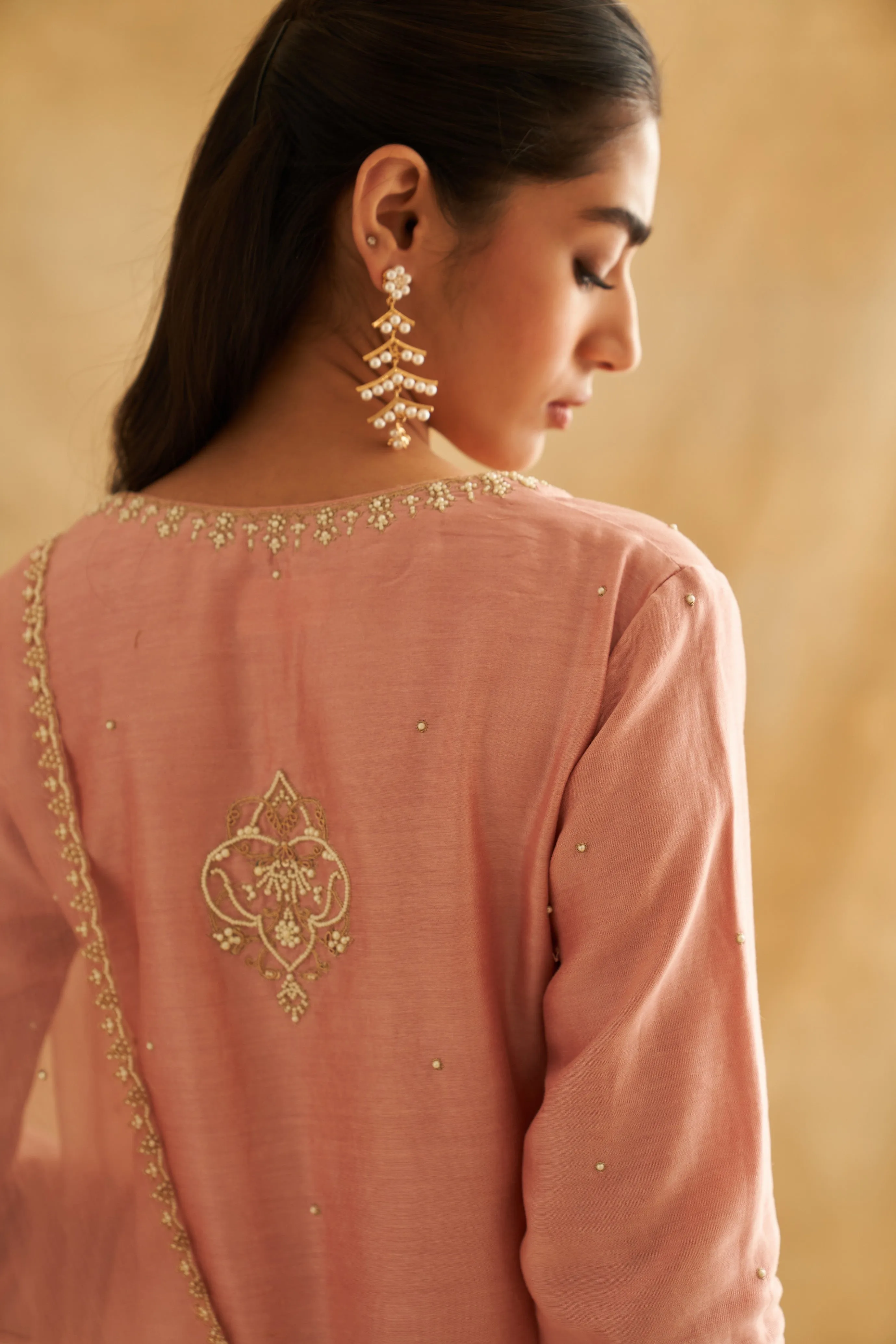 Lutfiya: graceful