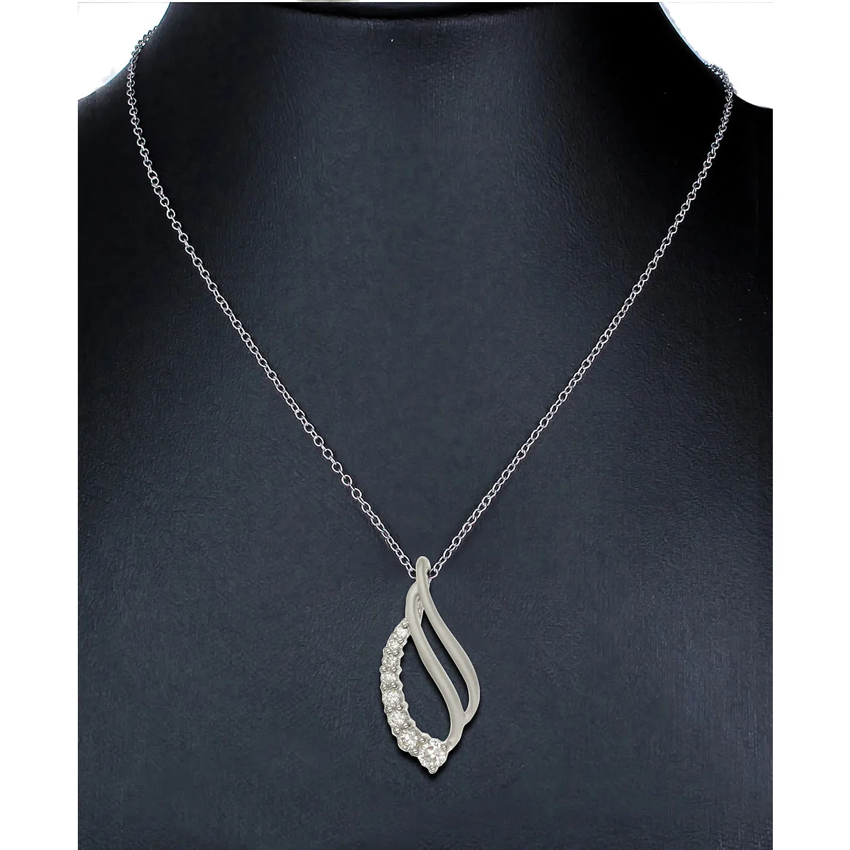Pendant Necklace, Fashion Pendant Necklace for Women in Brass with 18 Inch Chain