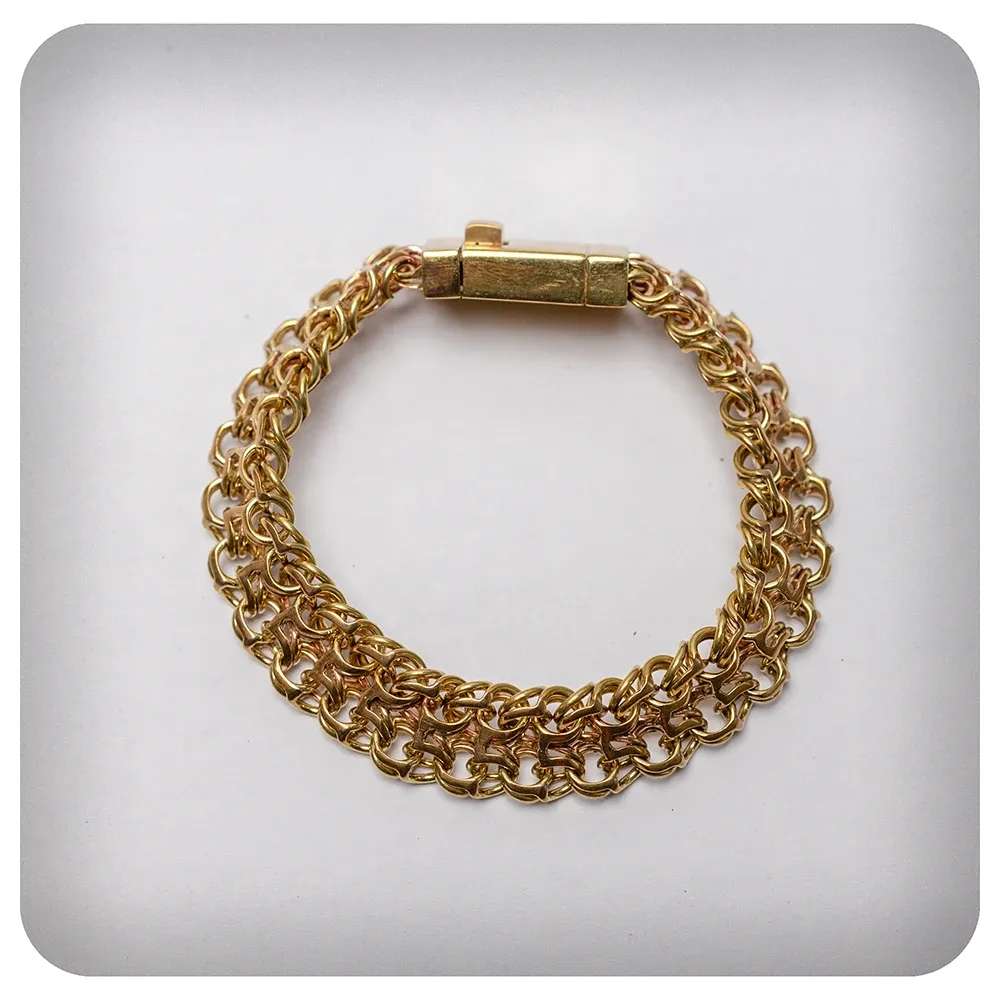Vestal's Graceful Roman Bracelet